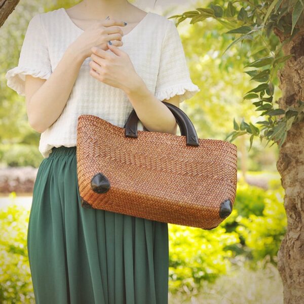 Sac rotin avec anses en bois élégant – Image 5