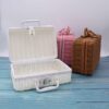 Coffre à jouet en rotin blanc façon valise rétro
