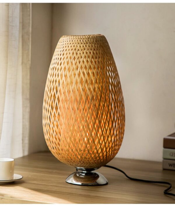 Lampe de chevet ovale en rotin socle métal