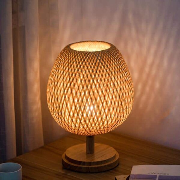 Lampe de chevet ronde en rotin socle bois