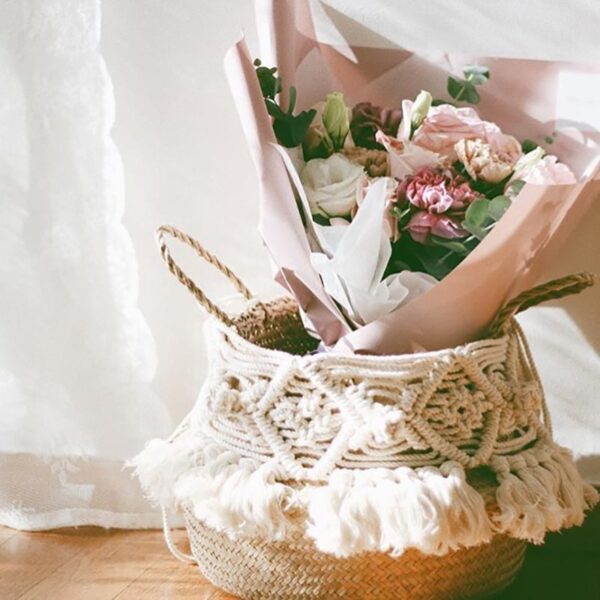 Panier de jardin en rotin décoratif avec pompon en macramé – Image 2