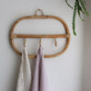 Porte-manteau mural 3 crochets en rotin naturel – Image 2