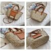 Sac de plage marron en rotin tissé – Image 3