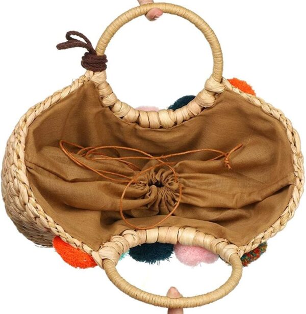 Sac tissé style rotin à pompons – Image 4