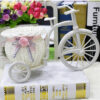 Vase pour fleurs sur vélo artificielles en rotin
