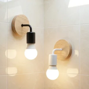 Applique murale style industriel en bois et rotin