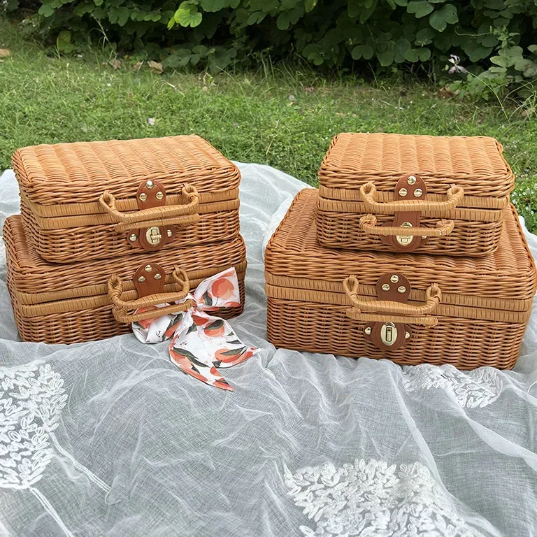 Boîte de rangement tressée imitation rotin vintage – Image 2