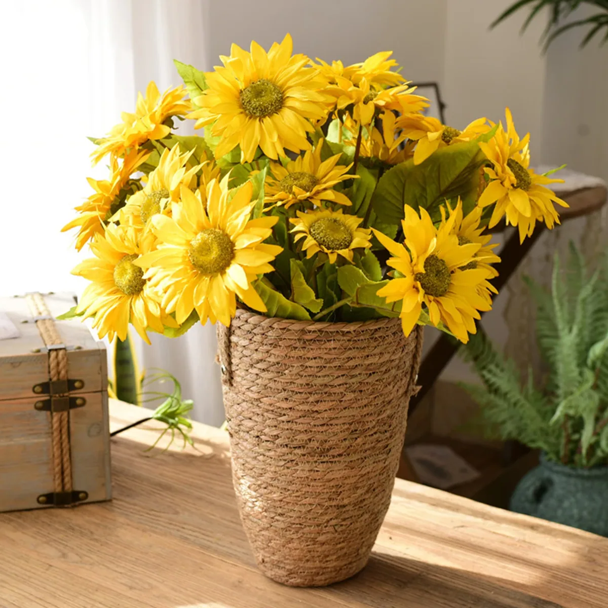 Cache-pot en rotin tissé avec fleurs séchées suspendu – Image 3