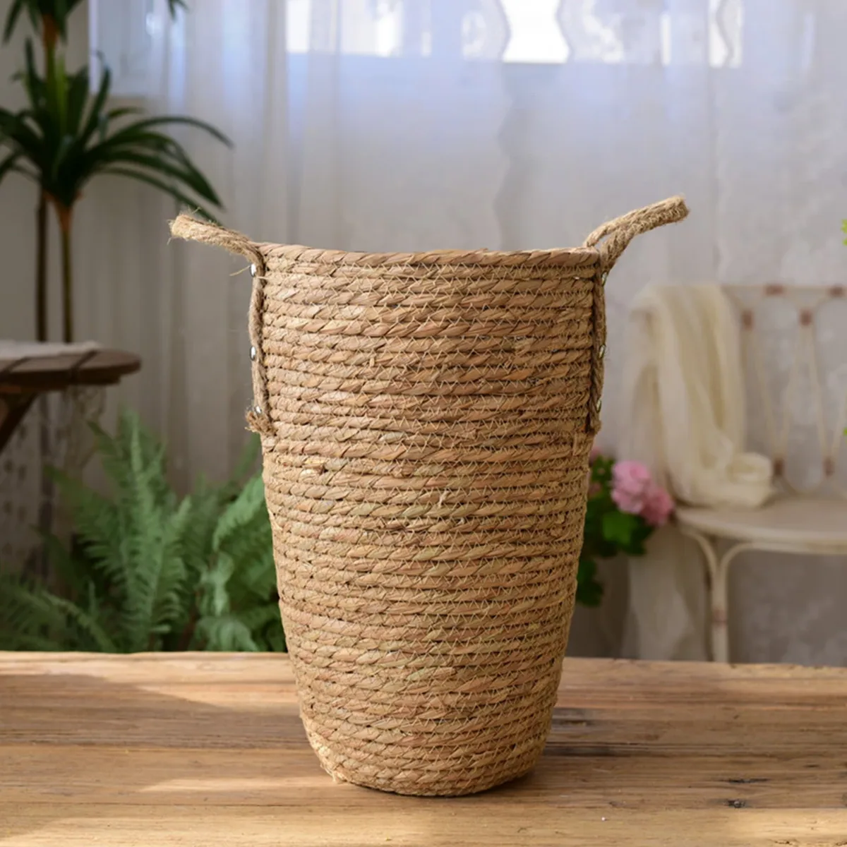 Cache-pot en rotin tissé avec fleurs séchées suspendu – Image 4
