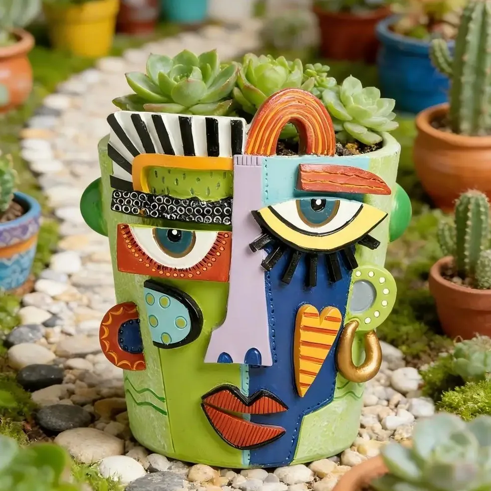 Cache-pot visage abstrait en résine sculptée