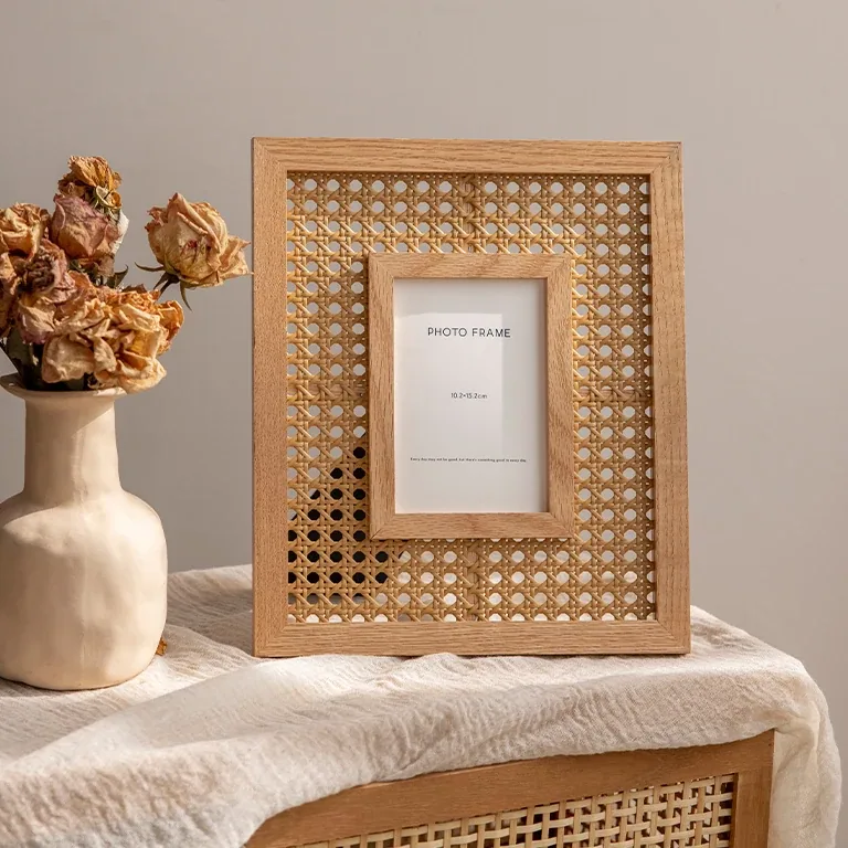 Cadre photo rotin style bohème avec bordure bois