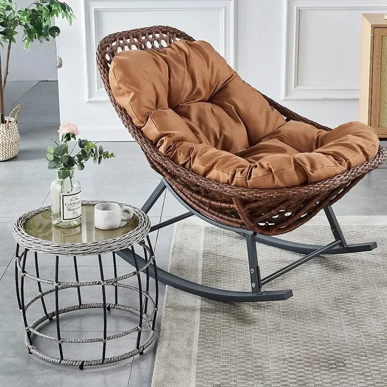 Chaise longue rocking en rotin pour intérieur et balcon
