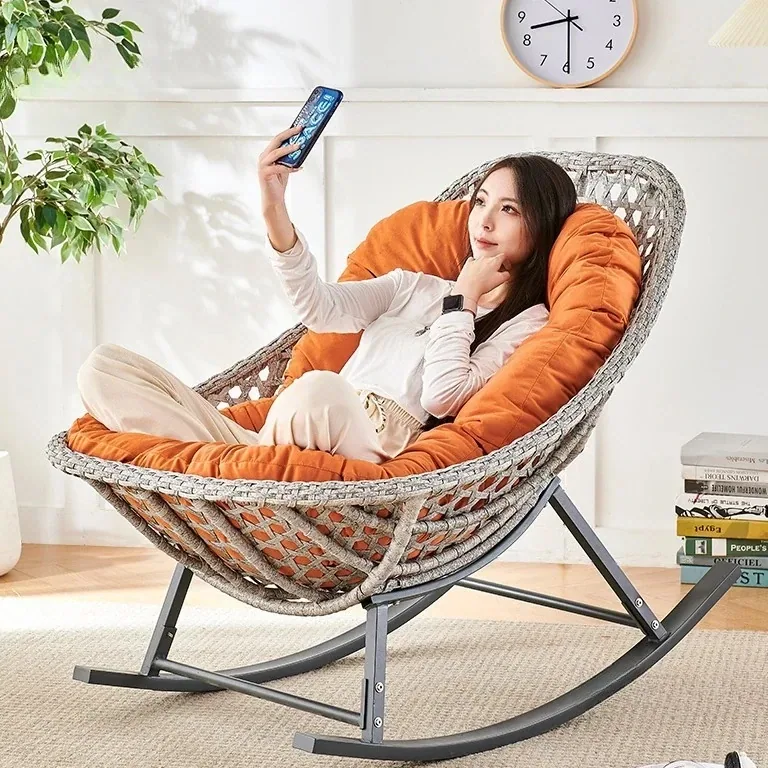 Chaise longue rocking en rotin pour intérieur et balcon – Image 2