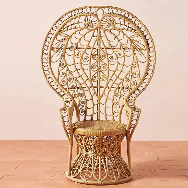 Chaise Paon en rotin et bambou modèle unique