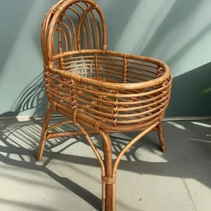Chaise vintage en rotin tressé pour photo nouveau-né