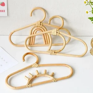 Cintre en rotin arc-en-ciel pour bébés et enfants