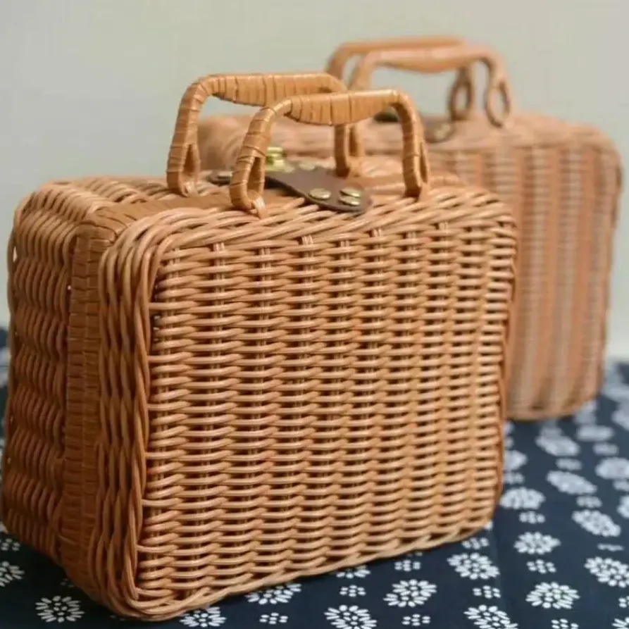 Coffre jouet style valise en rotin synthétique – Image 4