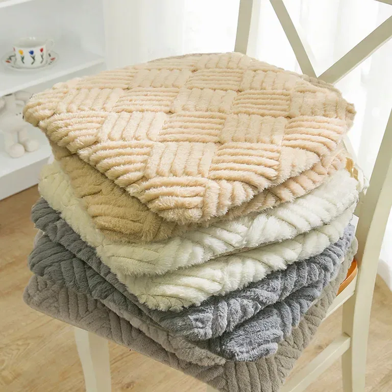 Coussin de chaise ovale en peluche 40x43 cm – Image 3