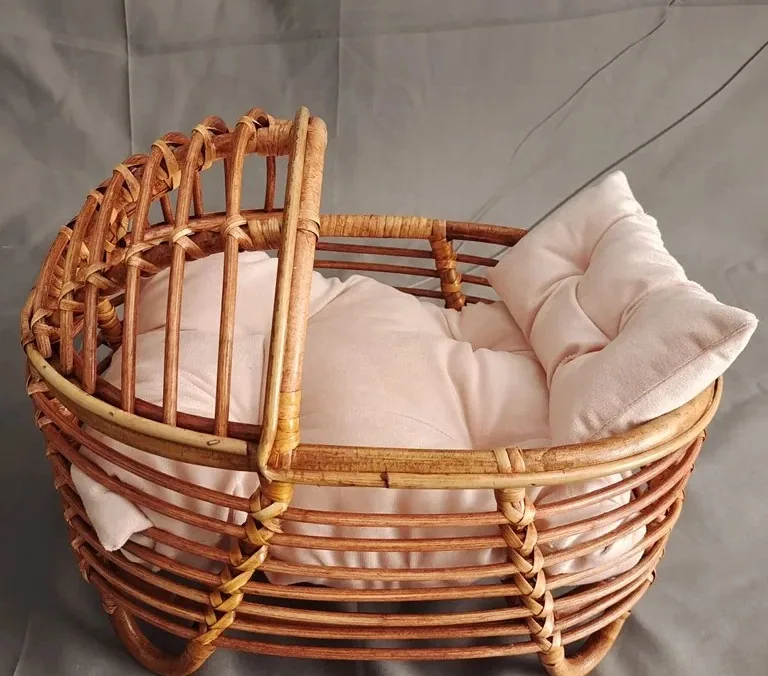 Coussin rotin rétro pour séance photo nouveau-né