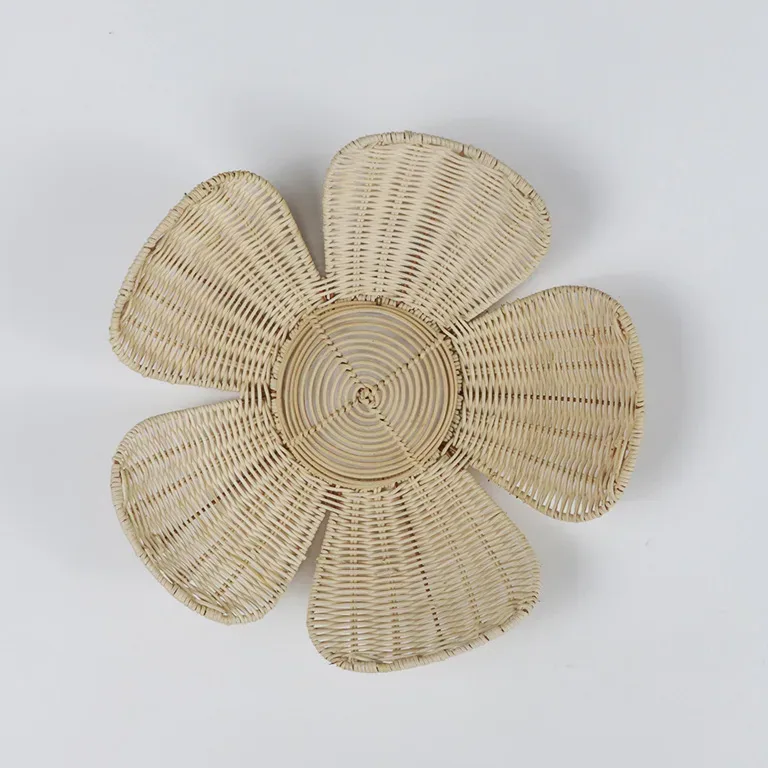 Décoration murale fleur en rotin tissé naturel – Image 2