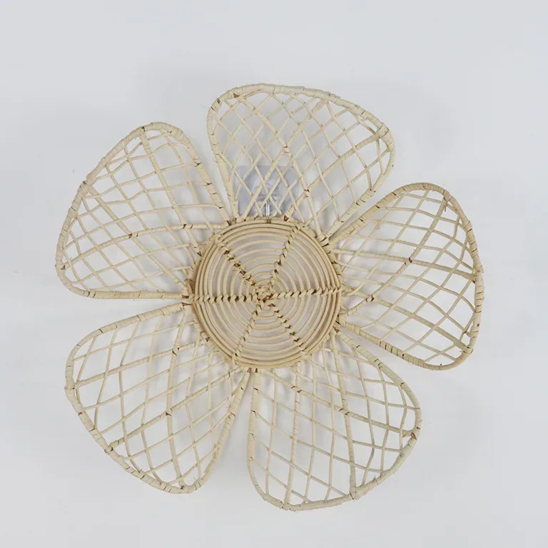 Décoration murale fleur en rotin tissé naturel – Image 3