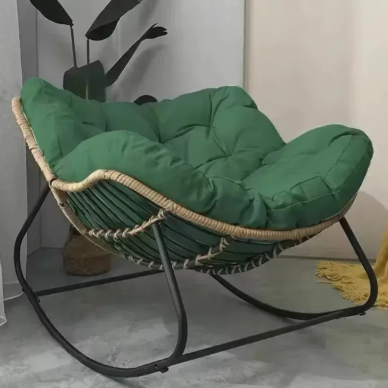 Fauteuil à bascule en rotin avec coussin et armature métal – Image 3