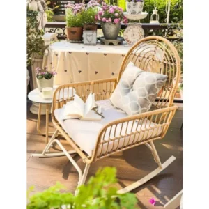 Fauteuil à bascule en rotin et métal pour balcon