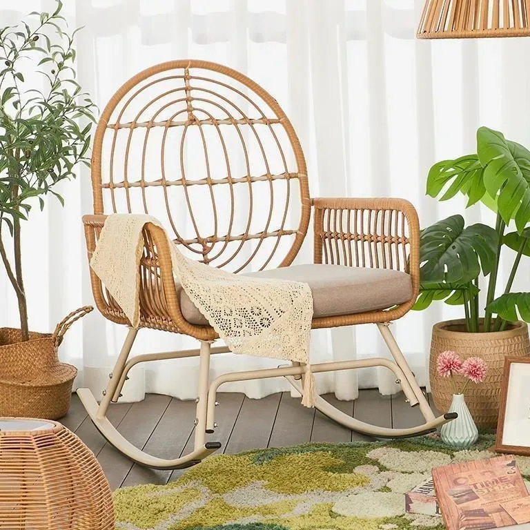 Fauteuil à bascule en rotin et métal pour balcon – Image 2