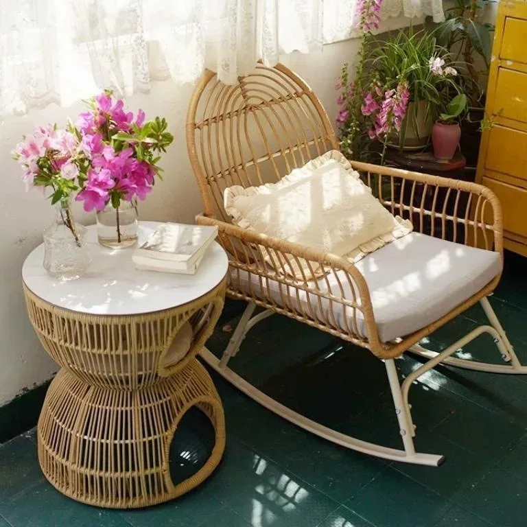 Fauteuil à bascule en rotin et métal pour balcon – Image 4