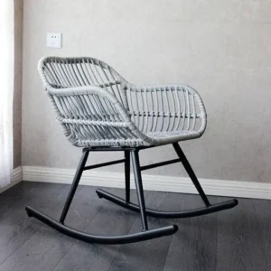 Fauteuil rocking en rotin pour extérieur et balcon
