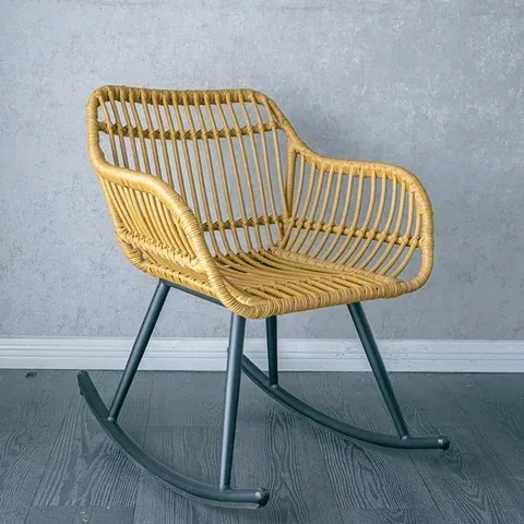 Fauteuil rocking en rotin pour extérieur et balcon – Image 2