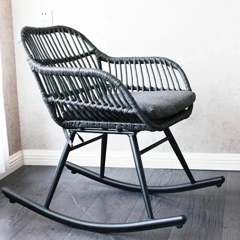 Fauteuil rocking en rotin pour extérieur et balcon – Image 5