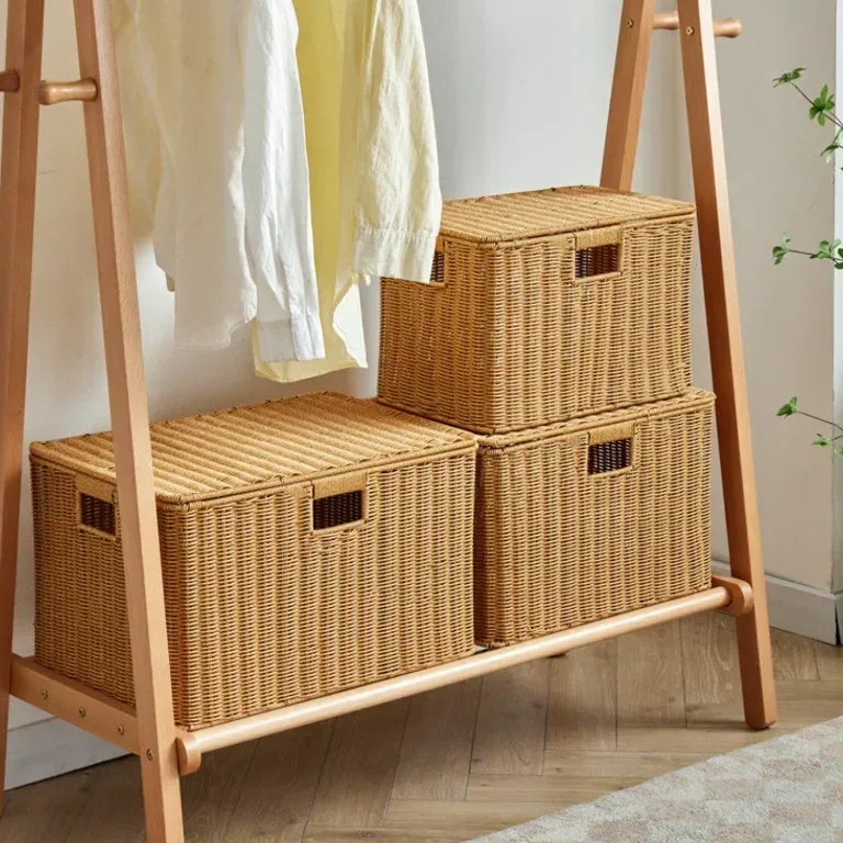 Grand panier coffre en rotin tissé avec clapet – Image 3