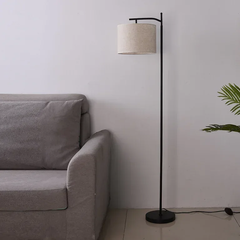 Lampadaire en rotin naturel sur pied pour lecture – Image 4