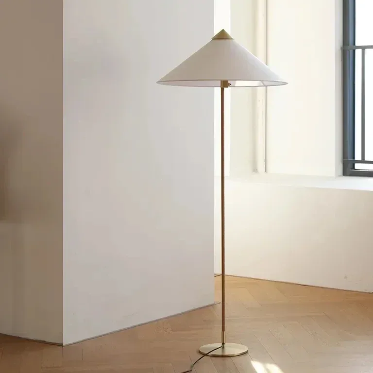 Lampadaire tissé en rotin pour salon et chambre – Image 2