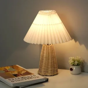 Lampe de chevet plissée en rotin beige et blanc