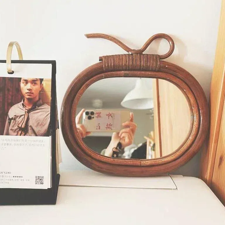 Miroir rond en rotin naturel suspendu, finition mate – Image 2