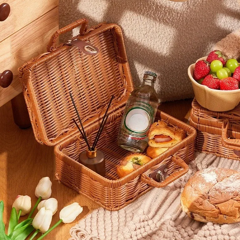 Panier de rangement en rotin tressé avec serrure et poignées