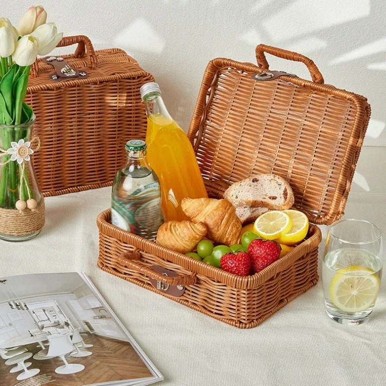 Panier de rangement en rotin tressé avec serrure et poignées – Image 2
