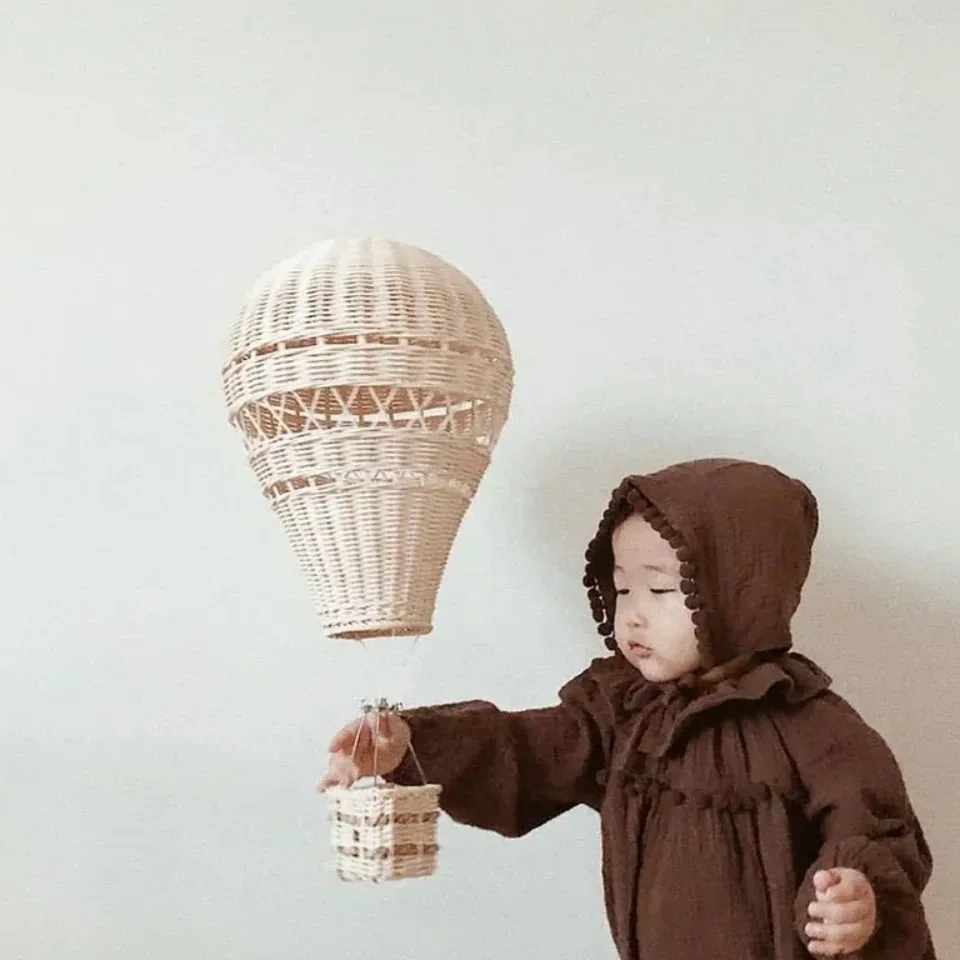 Pendentif ballon en rotin tressé à la main – Image 4