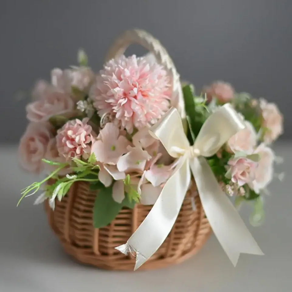 Petit panier en osier tressé à poignée et nœud décoratif – Image 3