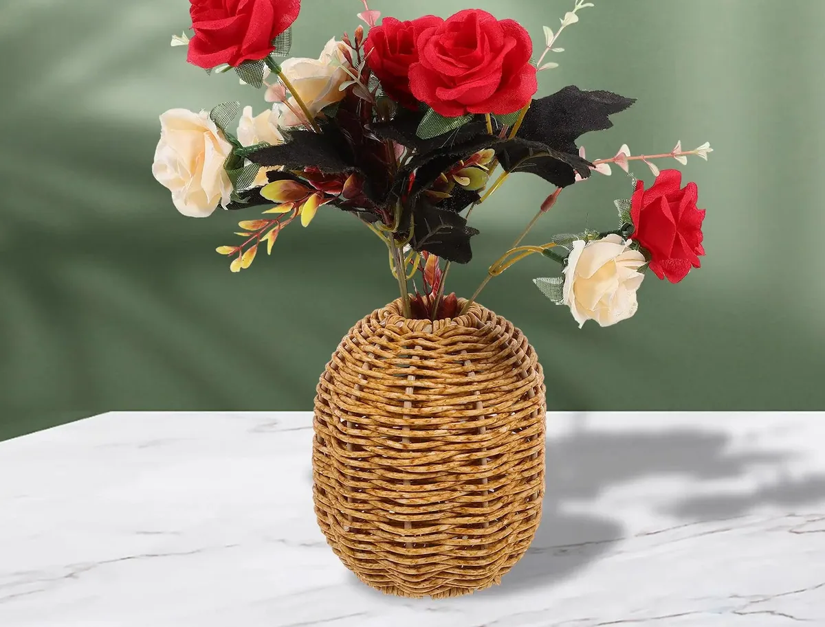 Petit vase tressé imitation rotin pour fleurs séchées