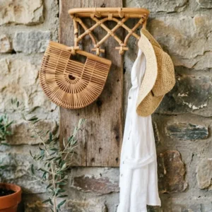 Porte-manteau mural en rotin tressé naturel