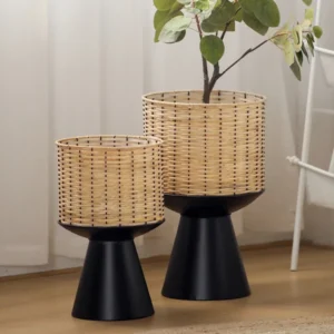 Porte-plante en rotin tissé sur pied métal