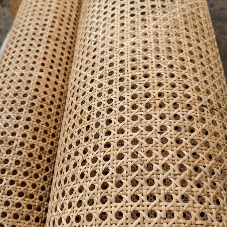Rouleau de feuilles en rotin naturel pour restauration