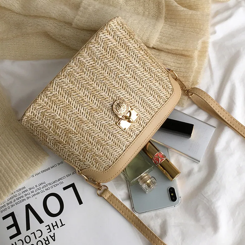 Sac bandoulière coquille en paille tissée – Image 3