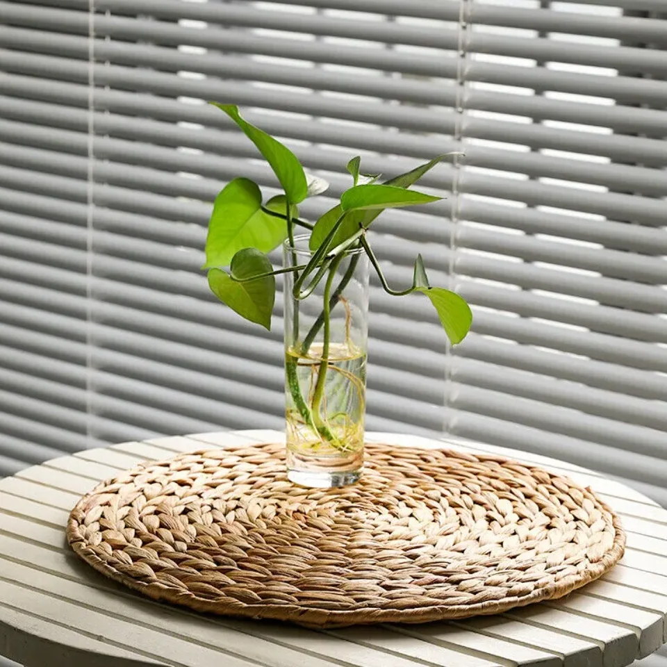 Set de 4 napperons ronds en paille et lin – Image 4