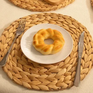 Sous-plat rond tressé en jacinthe naturel pour table