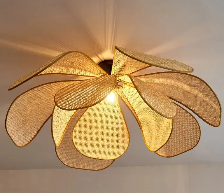 Suspension fleur en rotin et bambou fait main