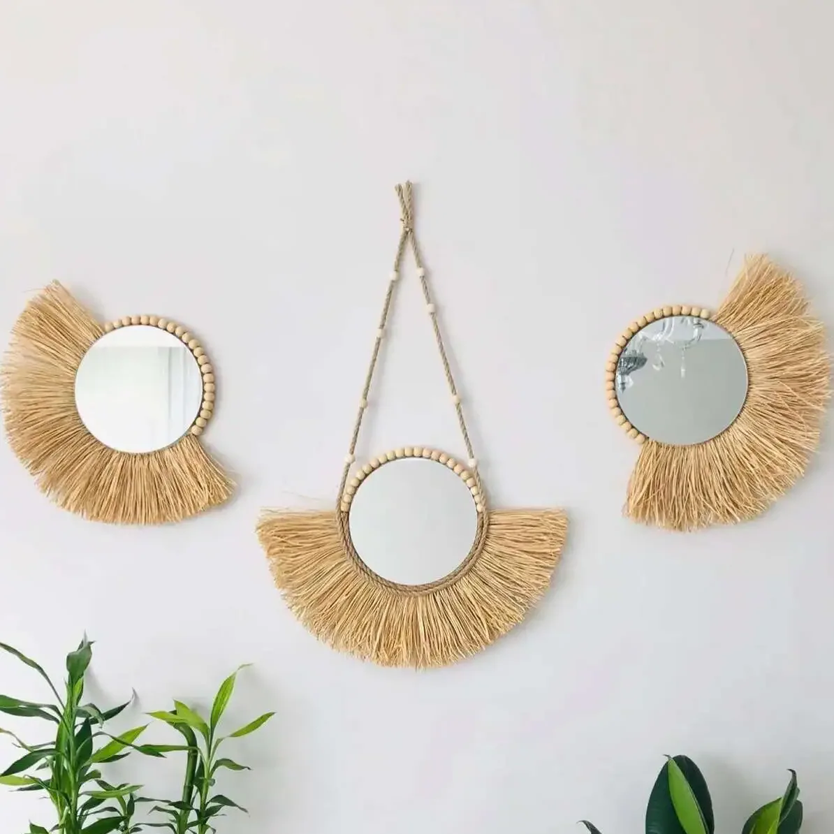 Suspension miroir en paille et perles bois relief – Image 2
